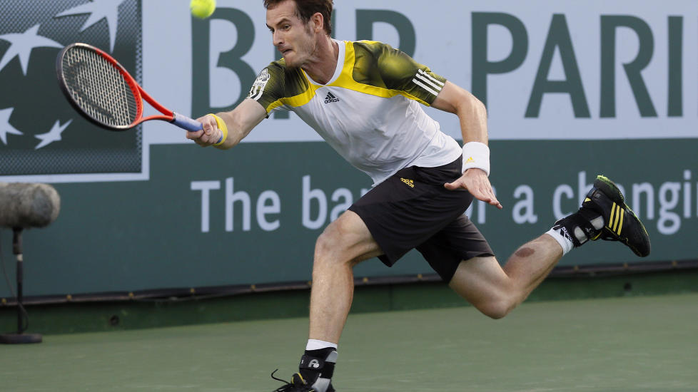 BLE IRRITERT: Andy Murray slo Carlos Berlocq, men var sint etter matchen p� grunn av argentinerens h�ylytte st�nning. Foto: Danny Moloshok / Reuters / NTB Scanpix