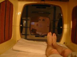 KAPSELHOTELL: Kanskje mer aktuelt for turister enn for de fastboende, men ogs� i Fukuoka finner du kapselhotell - av typen v�r videoreporter testet da han bes�kte Japan.Foto: MDID/CREATIVE COMMONS