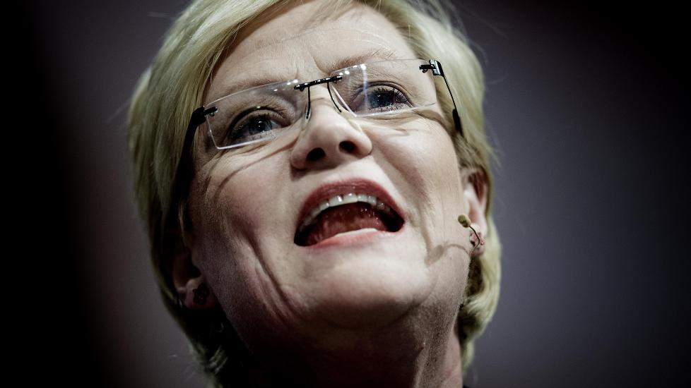 SV-DRONNING FREMDELES:  Trampeklapp og entusiasme preget SV-landsm�tet da Kristin Halvorsen talte til delegatene i kveld. Kunnskapsministeren gikk kraftig ut mot H�yres skolepolitikk i kveld. Foto: Bj�rn Langsem / DAGBLADET.