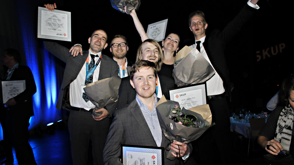 GLEDE SKUP-VINNERE:  Dagbladets Tore Bergsaker, Bj�rn S. Kristiansen, Anders Fjellberg, Martine Aurdal, Peder Ottosen og Kjetil Magne S�renes i front.
Foto: Jonas Pettersen / Dagbladet