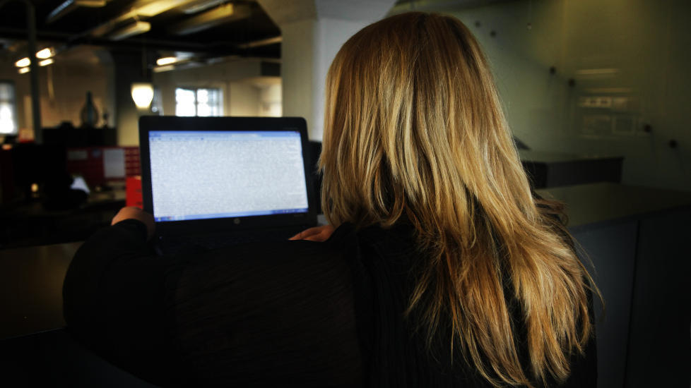  GIKK TIL POLITIET:  Mora til kj�resten til den mindre�rige jenta, gikk til politiet med loggen med den seksualiserte chattingen mellom l�reren og jenta. FOTO: Steinar Buholm / Dagbladet.