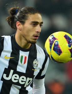 Caceres vurderer plastisk kirurgi etter bilulykke