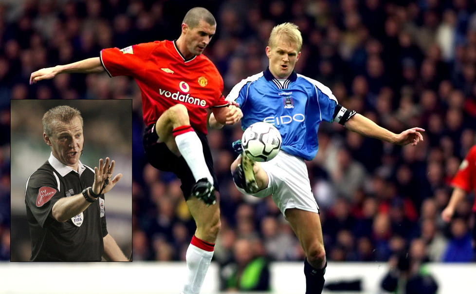 VERSTE EKS-DOMMER HAR SETT: Roy Keane taklet Alf-Inge H�land stygt under en derby-kamp mellom Manchester United og Manchester City. Her er de to duellantene under en annen kamp. Foto: REUTERS/Jeff J Mitchell/NTB scanpix