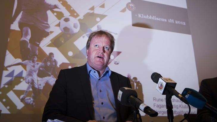 TROR P� ET L�FT: Fotballpresident Yngve Hall�n. Foto: Heiko Junge / NTB Scanpix