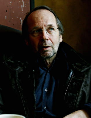 - Med helt ny informasjon  mener jeg vi n� kan skrive om Kai Holst historie, og for f�rste gang si at han ble drept