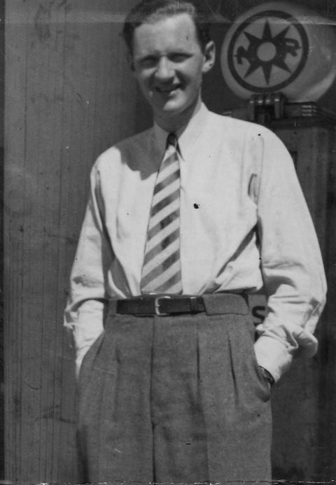 KAI HOLST: Kai Holst fra Lillehammer hadde en helt sentral posisjon i Milorg under 2. verdenskrig. Han ble funnet d�d i Stockholm rett etter at krigen var over. Noen hevder han begikk selvmord, andre hevder han ble myrdet. Dokumentarfilmen �Mysteriet Holst� som vises p� NRK i p�sken, peker p� en rekke indisier som styrker teorien om at Holst ble drept. Foto: Privat / Ekkofilm