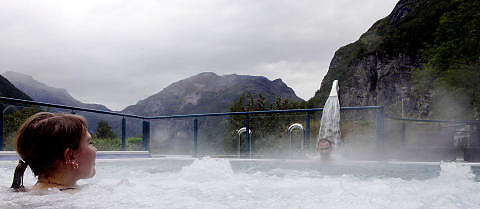 UTSIKT: Hotel Union har varmt boblebasseng med utsikt og natur i blikket. Foto: OLE C.H. THOMASSEN