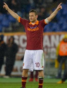 Totti �pner for landslags-comeback