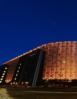 Uenighet om stadiontak f�r Sverige m�ter Irland