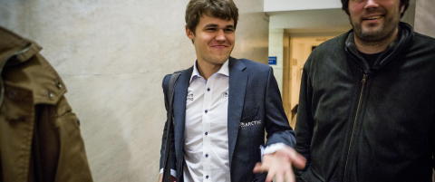 Ny seier for sjakk-Carlsen sikret delt ledelse