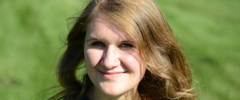 �Man trenger ikke  mastergrad for � forst� dikt.�