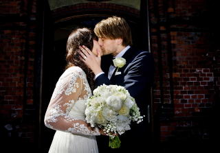 EVIG DIN: I fjor sommer gfftet Maria Mena seg med Dagbladet-journalist Eivind S�ter i Paulus kirken. Foto: John T. Pedersen