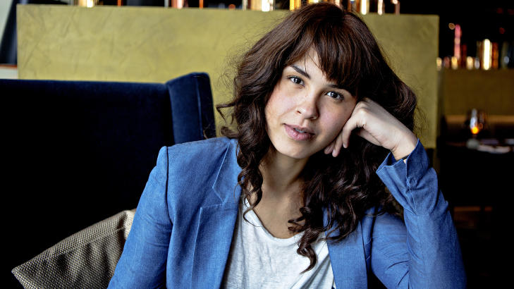 �PEN PERSON:  Hun er personlig i intervjuer og skriver ulykkelige og frustrerte tekster som treffer i hjertet. N� f�r hun ros for muntre takter p� den nye plata.  Foto: Lars Eivind Bones