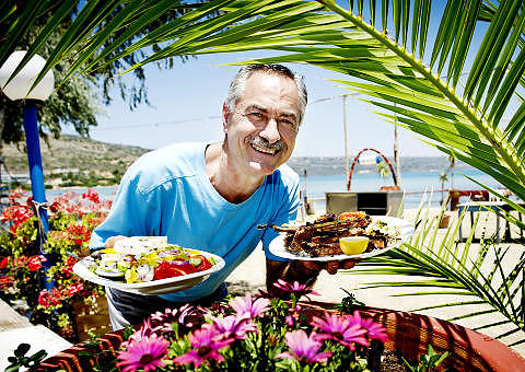 HELLAS: Middag for to for 200 kroner p� Kreta. Foto: JOHN TERJE PEDERSEN