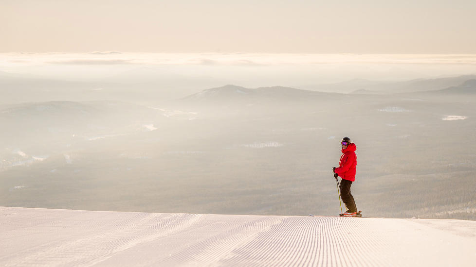 B�REKRAFT I BAKKEN: Trysil har bygd stein p� stein og kan n� kalle seg verdens f�rste b�rekraftige reisem�l sammen med R�ros, Vega og L�rdal. Sm� forandringer gir uttelling. Ved � preppe p� en annen m�te sparer Norges st�rste skisted n� en million kroner i �ret. Foto: OLA MATSSON / SKISTAR TRYSIL