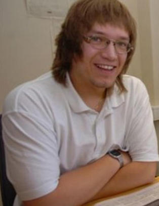 H�r hvordan han tar til t�rene under h�ndball-sendingen