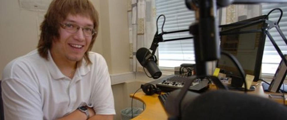 H�r hvordan han tar til t�rene under h�ndball-sendingen