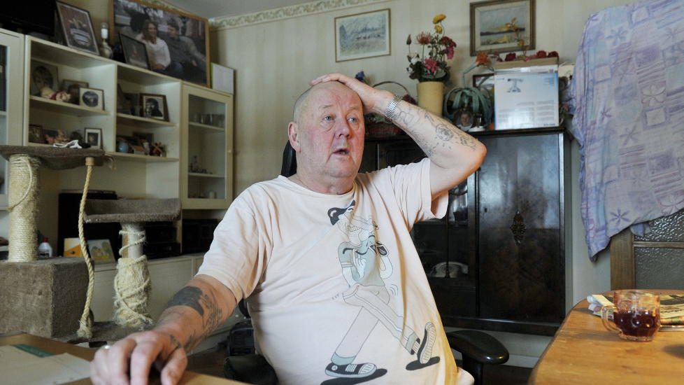 ST�R FRAM: Vitnet Lennart Gr�ntz mener han s� Christer Pettersson lent over en person p� stedet hvor Sveriges statsminister Olof Palme ble drept i 1986. Etterforskningen etter Palmemordet er Sveriges mest omfattende og dyreste noensinne, og p�g�r fortsatt. Foto: Lasse Svensson / KVP / SCANPIX