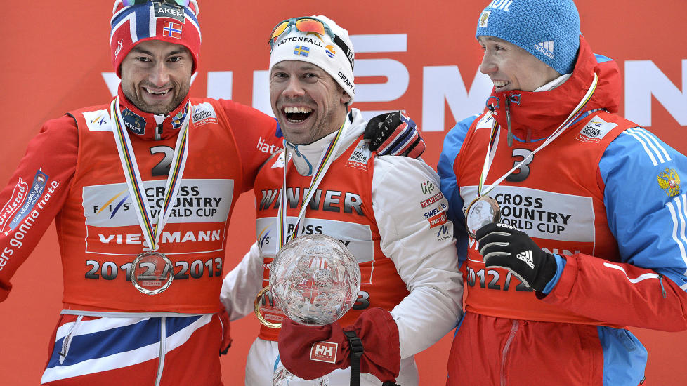 SVENSK SPRINTCUP: Emil J�nsson (midten) fikk glasskula som vinner av verdenscupen i sprint denne vinteren. Men allerede til sommeren skal han �ve p� � spurte som Northug, noe nordmannen tviler p� at han klarer. Foto: REUTERS/Anders Wiklund/Scanpix Sweden