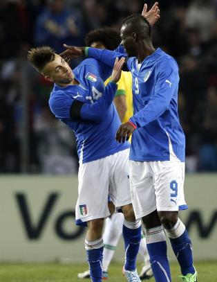 Balotelli scoret da Italia sjokkerte Brasil