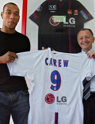 Lyon har endelig betalt L�renskog for John Carew