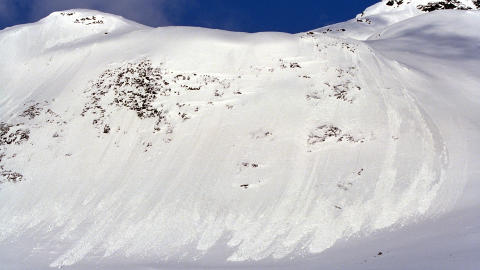 SN�SKRED: Med utsikt fra Bygdin H�yfjellshotell tok fotografen bilde av disse rasene som kom p� rekke og rad. Foto: BJ�RN-OWE HOLMBERG