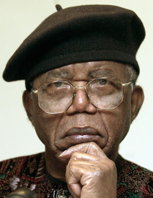 Chinua Achebe er d�d