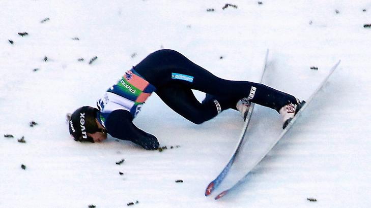MISTET KONTROLLEN: Jacobsen landet p� 218 meter, men hadde d�rlig balanse og falt. Foto: Grzegorz Momot / EPA / NTB Scanpix