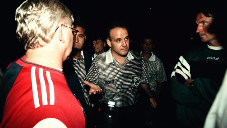 PROFILERT: Ahmet Cakar har blant annet d�mt Rosenborg i en kamp mot MTK Budapest p� 90-tallet. Han avlyste senere kampen fordi flomlyset gikk. Foto: Dagbladet