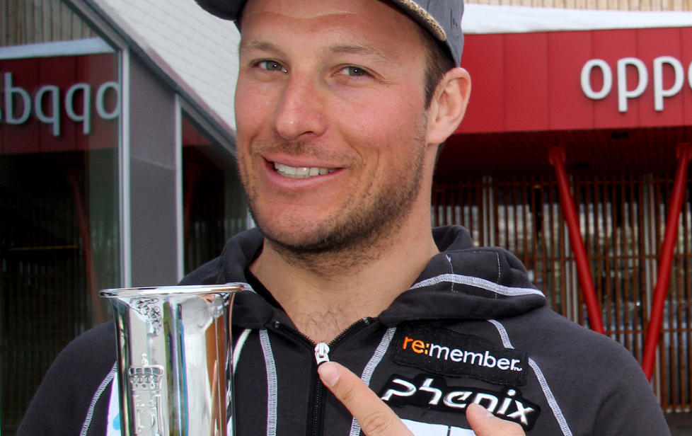 FIKK KONGEPOKALEN IGJEN:
Aksel Lund Svindal fikk kongepokalen under NM i alpint. Nero-alpinisten vant NM-gull i b�de utfor, super-G og i superkombinasjonen. For disse prestasjonene fikk han sin femte kongepokal i karrieren.
Foto: Norges Skiforbund / NTB scanpix