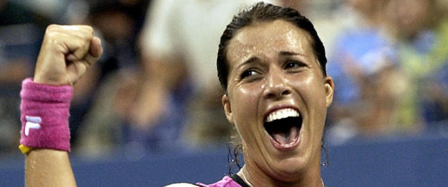 Tennis-ess tiltalt for � ha mishandlet ekskj�resten