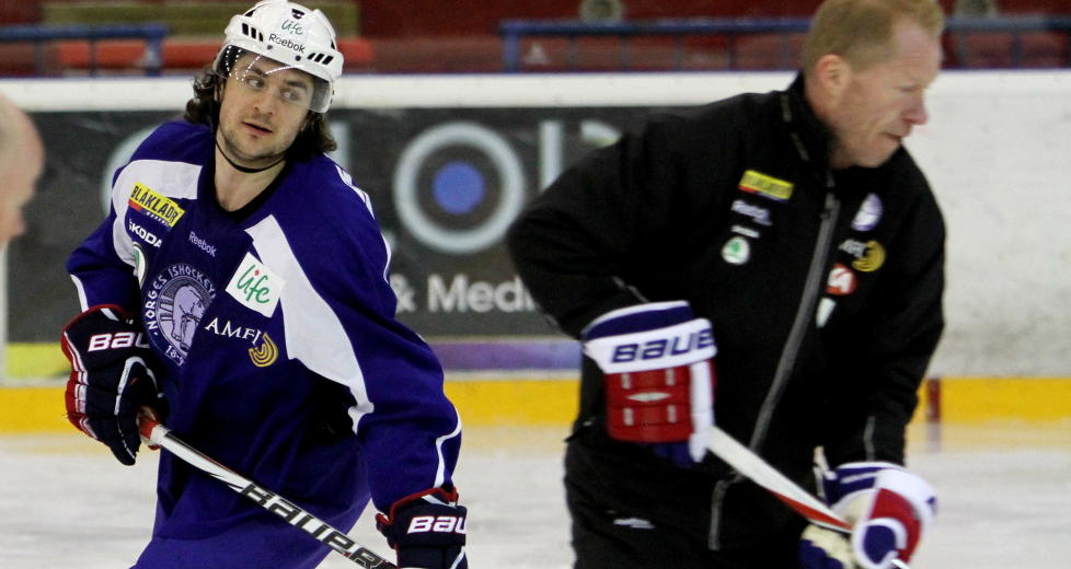 KLAR FOR RANGERS: Landslagssjef Roy Johansen liker ikke at han m� klare seg uten Mats Zuccarello Aasen i VM i Stockholm i mai, etter at Zuccarello n� er blitt formelt klar for en retur til NHL-klubben. Foto: Roy Wahlstr�m