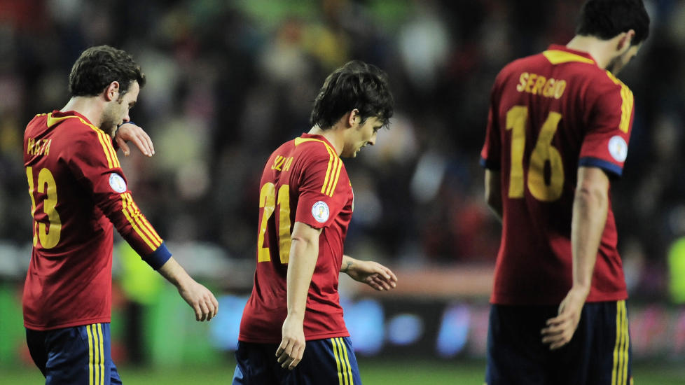 SKUFFENDE RESULTAT: Det spanske stjernegalleriet skuffet ved � spille uavgjort mot Finland p� hjemmebane sist. N� b�r de f� et godt resultat i Paris om de skal vinne gruppa. Foto: AP Photo/Alvaro Barrientos/NTb scanpix