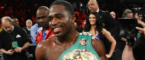 Boksestjerne provoserer med � skylle penger ned i do