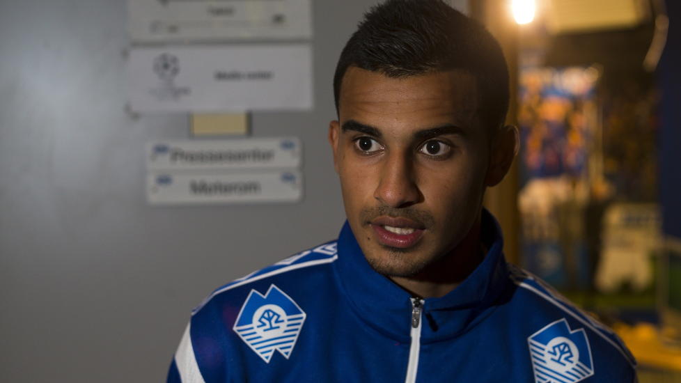 F�LTE SEG SNYTT:
Etzaz Hussain ble snytt for straffespark i kampen mot Danmark. Her fra et intervju som Molde-spiller.
Foto: Svein Ove Ekornesv�g / NTB scanpix