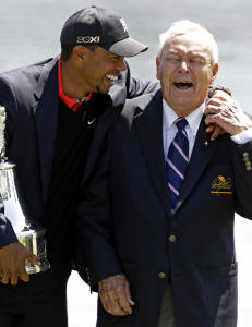 Tiger Woods tilbake p� verdenstoppen