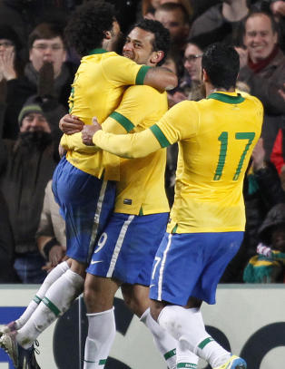 Fred sikret uavgjort for Brasil