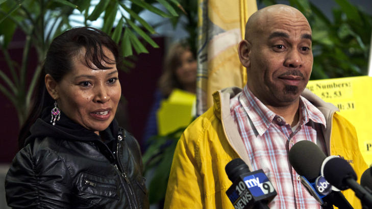 MILLIARDBEL�P: Pedro Quezada og kona Ines Sanchez vurderer � bruke litt av pengene til � kj�pe eiendom i USA, Den dominikanske republikk eller Mexico. Foto: REUTERS / Eduardo Munoz