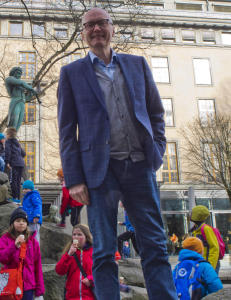 Festspillsjef med fornyergl�d