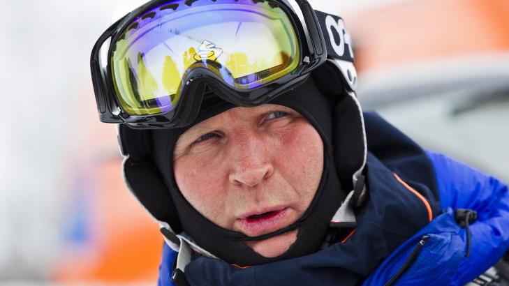 FERDSELSFORBUD: Det har i dag v�rt ferdselsforbud inn til Tromdalen, hvor tre menn ig�r ble tatt av sn�skred. Kjetil Brattlien, senioringeni�r ved Norges Geotekniske Institutt (NGI), gjorde seg i dag formiddag klar til � reise inn i Tromdalen for � vurdere skredfaren. Foto: Vegard Gr�tt / NTB scanpix