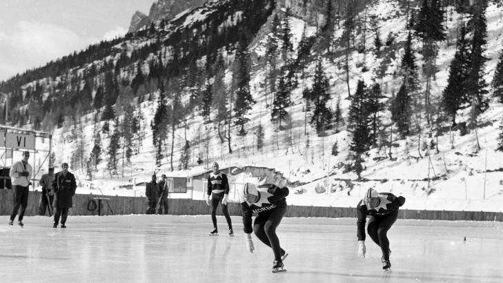 LEGENDER: Knut Johannesen (foran) og Hjalmar Andersen trener p� OL-banen p� Misurina-sj�en ved Cortina i 1956. Foto: NTB Scanpix