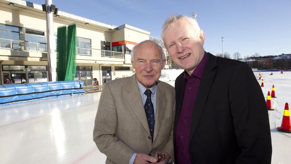 MINNES HJALLIS: Knut �Kuppern� Johannesen (t.v.) mottok budskapet om Hjalmar Andersens bortgang med sorg. Her med forfatter Eldar H�idal.
Foto: Terje Bendiksby / NTB Scanpix