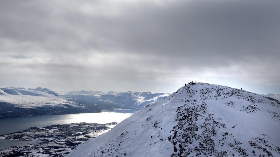 SKREDTATT: En person ble tatt av skred p� Kavringtinden i Lyngen, men kom uskadd fra det. Foto: Nordlys