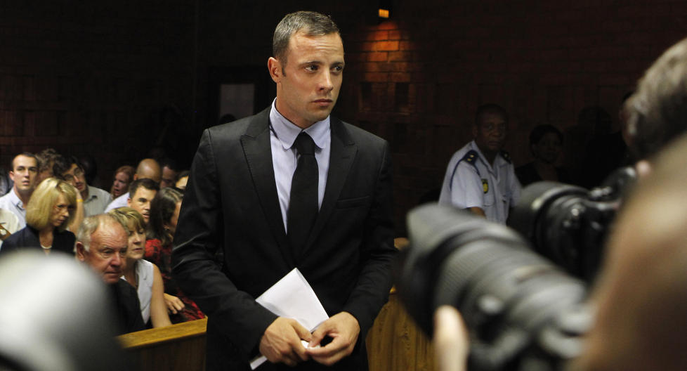 ANKER KAUSJONSVILK�R: Den drapstiltalte friidrettsstjerna Oscar Pistorius krever lettelser i de strenge kausjonsvilk�rene som er satt i saken hvor hvor han er tiltalt for � ha skutt og drept sin kj�reste Reeva Steenkamp i hjemmet sitt i S�r-Afrika 14. februar i �r. Foto: Siphiwe Sibeko / Reuters / NTB Scanpix