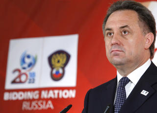 NEDJUSTERER M�L: Russlands sportsministster Vitalij Mutko tror ikke lenger at de kan bli beste nasjon i Sotsji-OL neste vinter. Foto: Alexander Zemlianichenko / AP / NTB Scanpix