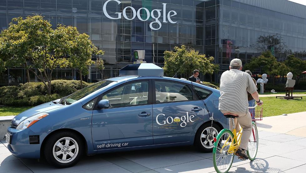 G�R AV SEG SELV: En av Googles selvkj�rende biler.  Foto: Justin Sullivan / Getty Images / AFP / NTB scanpix