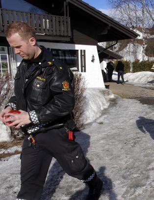 Kripos-aksjon mot huset til drapssiktet Tranby-kvinne