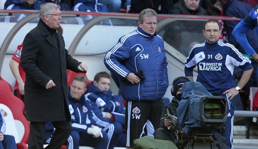 SPARKET: Sunderland-manager Martin O'Neill (t.h.)  har i kveld f�tt sparken. Tidligere i dag tapte laget hans hjemme mot Manchester United. Foto: GRAHAM STUART, AFP / NTB SCANPIX