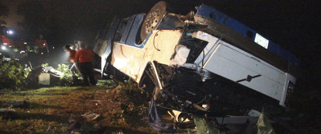 Minst 12 døde etter at buss kjørte utfor skrent i Mexico