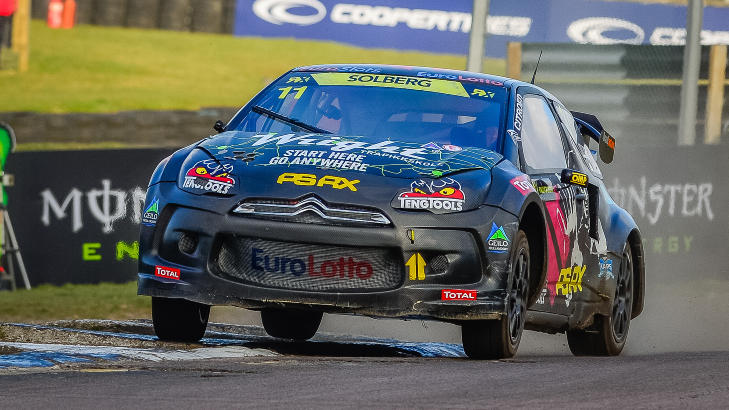 FIKK JULING: - Clutchen var i full fyr ogs� i annet heat, og i tillegg var jeg borti en sikkerhetsvegg, s� bilen var ikke god � kj�re, sier Petter Solberg. Foto: JAN K�RE RAFOSS / NTB SCANPIX